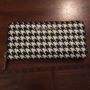 Houndstooth Michael Kors wallet